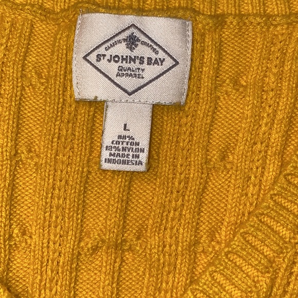 Yellow sweater worn once super comfy - Picture 2 of 2